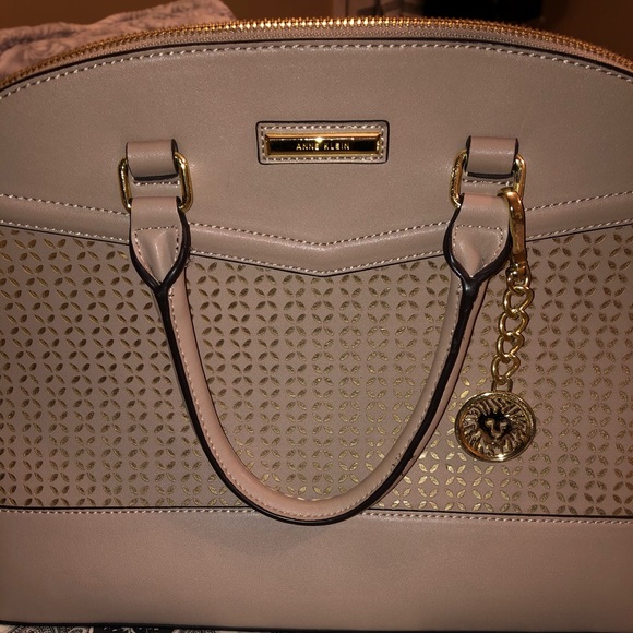 Anne Klein purse - Picture 2 of 7